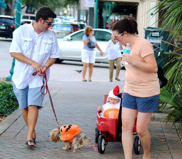 Michael and Jennifer Kenney strolling Atlantic Avenue with daughter Brooklyn and pooch Baci. We're betting that Brooklyn did pretty well with her trick or treating. 