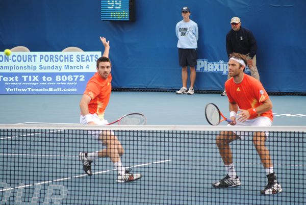Colin Fleming and Ross Hutchins of Great Britain defeated Michal Mertinak of Slovakia and Brazilian Andre Sa in the finals of the doubles competition at the Delray Beach International Tennis Championships.   